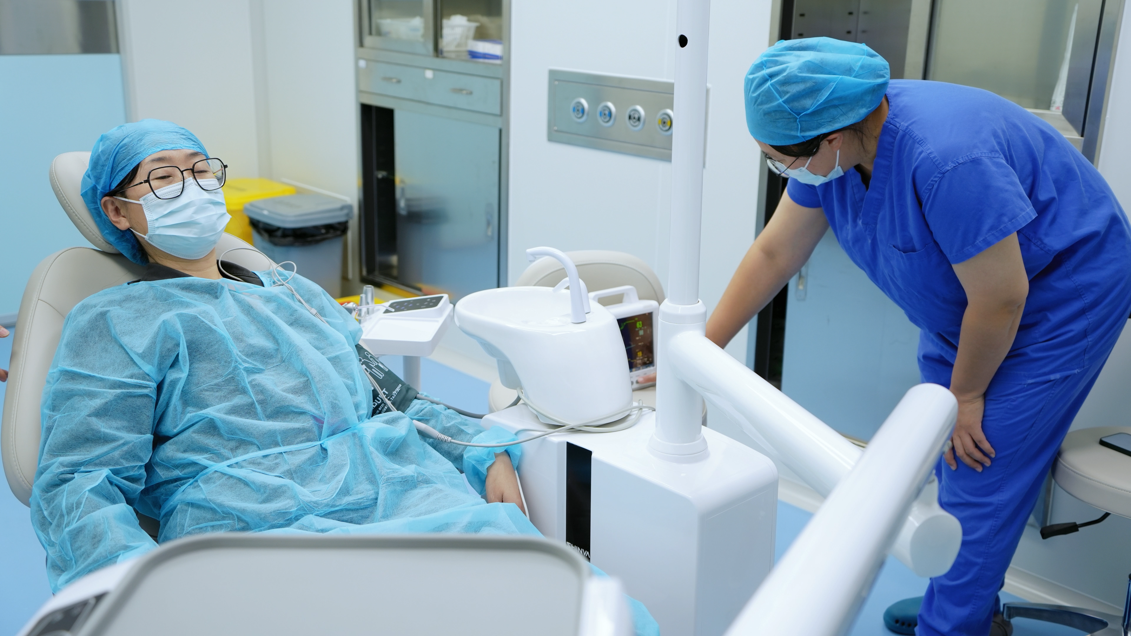 唐山中牙口腔醫(yī)生團(tuán)隊(duì)實(shí)力強(qiáng)，種植牙技術(shù)突出